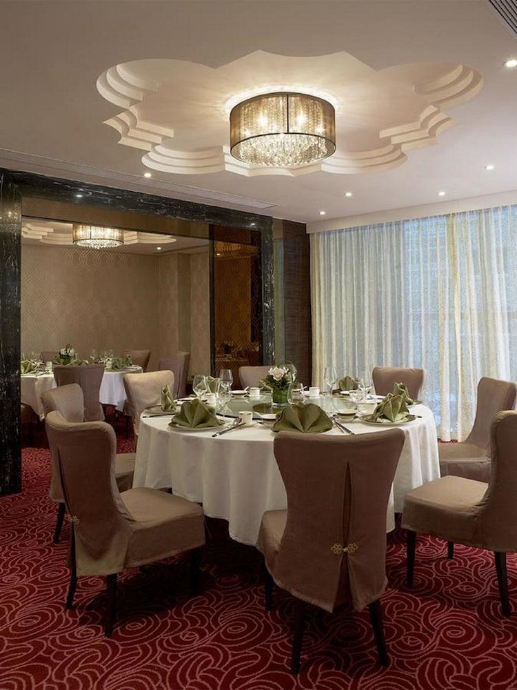 Dorsett Kwun Tong, Hong Kong Hotel Buitenkant foto